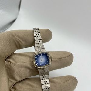 Gorgeous Vintage Blue Dial Seiko Quartz Watch